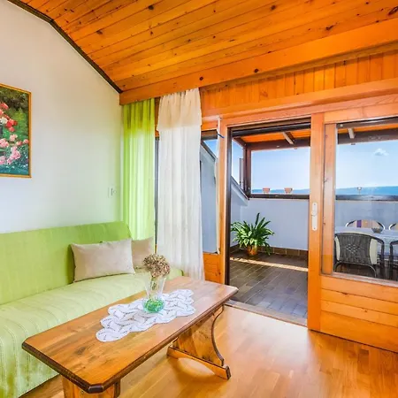 Daire Horvat Crikvenica